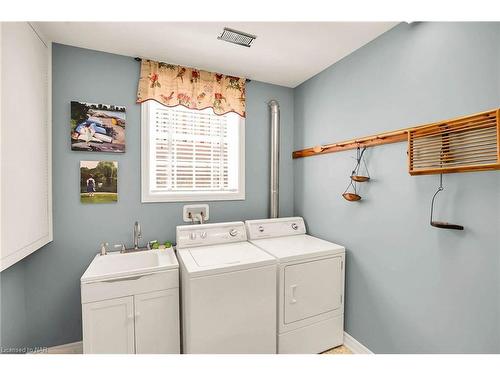 619 King Street, Niagara-On-The-Lake, ON - Indoor Photo Showing Laundry Room