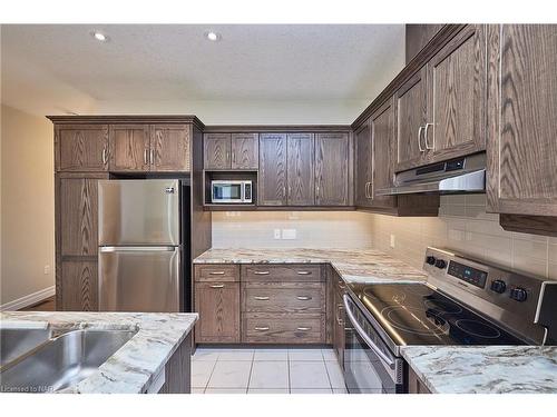 115 Borden Trail, Welland, ON - Indoor Photo Showing Kitchen With Upgraded Kitchen