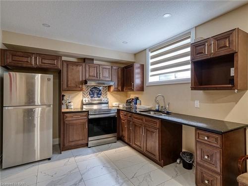 2911 Lemieux Walk, London, ON - Indoor Photo Showing Kitchen With Double Sink