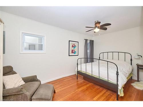 401 Maplewood Avenue, Crystal Beach, ON - Indoor Photo Showing Bedroom