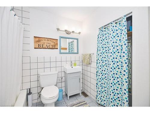 401 Maplewood Avenue, Crystal Beach, ON - Indoor Photo Showing Bathroom