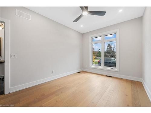 3-300 Richmond Street, Thorold, ON - Indoor Photo Showing Other Room