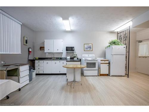 507-365 Geneva Street, St. Catharines, ON - Indoor Photo Showing Kitchen