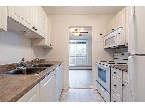 507-365 Geneva Street, St. Catharines, ON - Indoor Photo Showing Kitchen With Double Sink