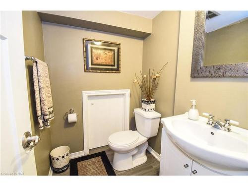 610 Charlotte Street, Niagara-On-The-Lake, ON - Indoor Photo Showing Bathroom