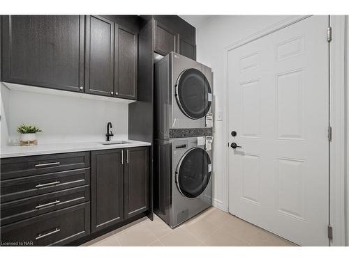 17 Barbican Trail, St. Catharines, ON - Indoor Photo Showing Laundry Room