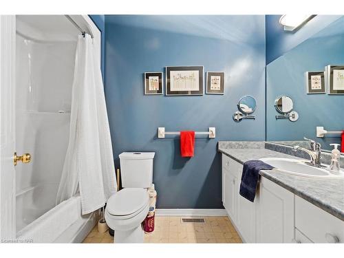 17 Waterview Court, Welland, ON - Indoor Photo Showing Bathroom