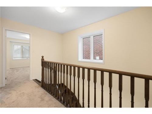 8633 Sourgum Avenue, Niagara Falls, ON - Indoor Photo Showing Other Room