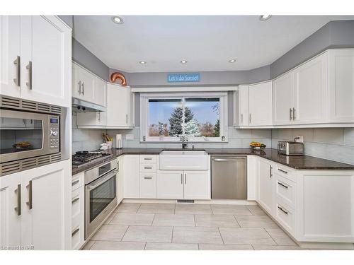 16 Lantana Circle, St. Catharines, ON - Indoor Photo Showing Kitchen With Upgraded Kitchen