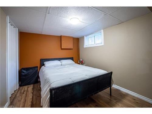 132 Dufferin Street E, St. Catharines, ON - Indoor Photo Showing Bedroom