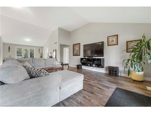 3820 Nugent Road, Port Colborne, ON - Indoor Photo Showing Living Room
