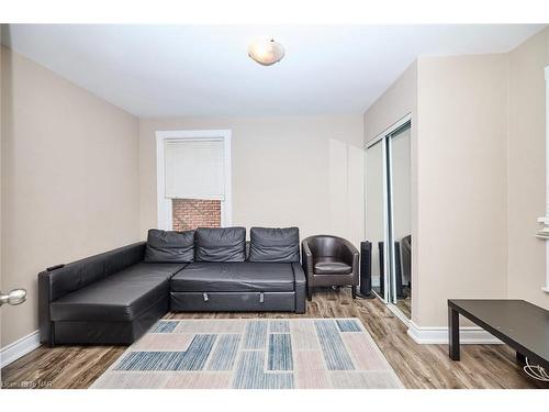 5267 Mcrae Street, Niagara Falls, ON - Indoor Photo Showing Living Room