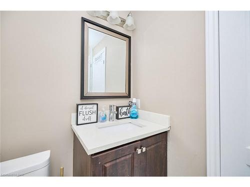 5267 Mcrae Street, Niagara Falls, ON - Indoor Photo Showing Bathroom