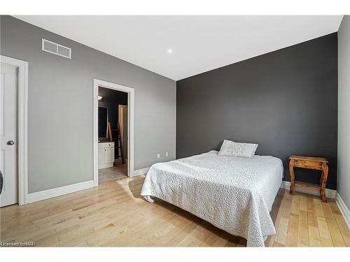 88 Tuliptree Road, Thorold, ON - Indoor Photo Showing Bedroom