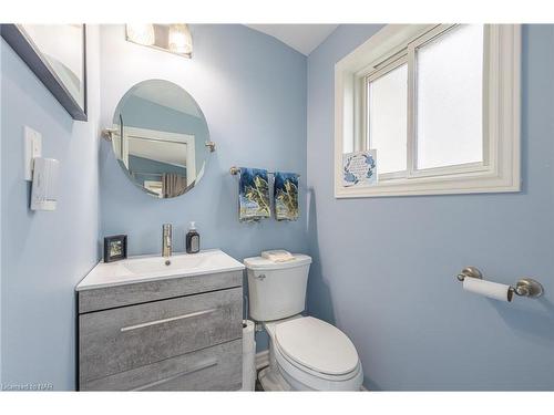 141-3033 Townline Road, Stevensville, ON - Indoor Photo Showing Bathroom