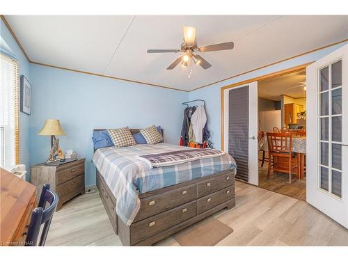 141-3033 Townline Road, Stevensville, ON - Indoor Photo Showing Bedroom