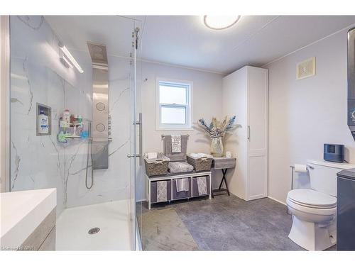 141-3033 Townline Road, Stevensville, ON - Indoor Photo Showing Bathroom