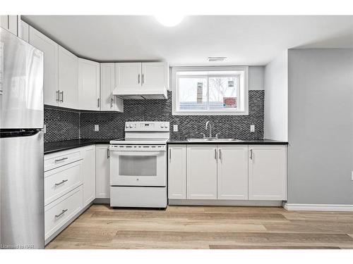 Lower-92 Margery Avenue, St. Catharines, ON - Indoor Photo Showing Kitchen