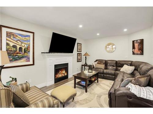 624 Simcoe Street, Niagara-On-The-Lake, ON - Indoor Photo Showing Living Room With Fireplace
