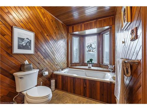 523 Highway 3 Highway, Port Colborne, ON - Indoor Photo Showing Bathroom
