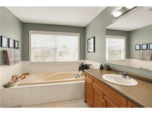 660 Line 2 Road, Niagara-On-The-Lake, ON - Indoor Photo Showing Bathroom
