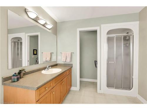 660 Line 2 Road, Niagara-On-The-Lake, ON - Indoor Photo Showing Bathroom