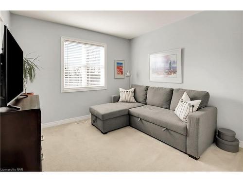 660 Line 2 Road, Niagara-On-The-Lake, ON - Indoor Photo Showing Living Room