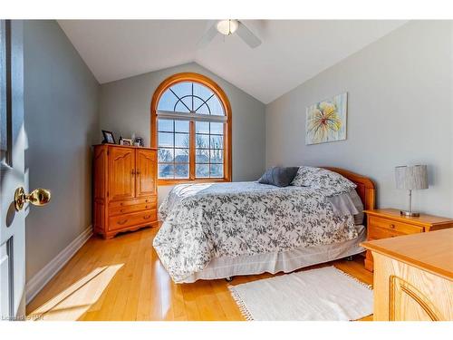 71 Stella Street, Fonthill, ON - Indoor Photo Showing Bedroom