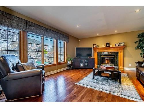71 Stella Street, Fonthill, ON - Indoor Photo Showing Living Room With Fireplace