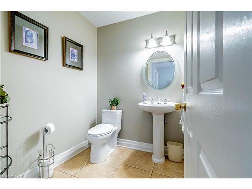 71 Stella Street, Fonthill, ON - Indoor Photo Showing Bathroom