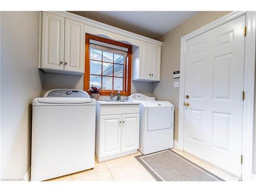 71 Stella Street, Fonthill, ON - Indoor Photo Showing Laundry Room