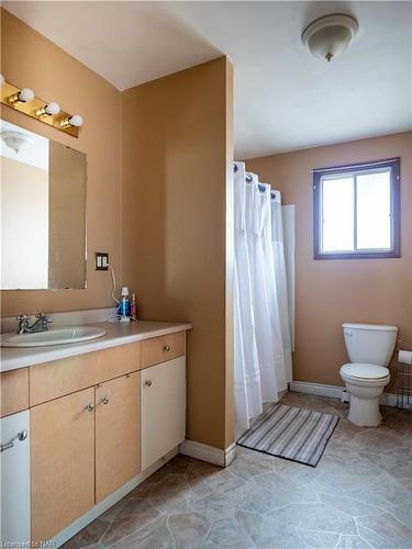 4 Vera Street, St. Catharines, ON - Indoor Photo Showing Bathroom
