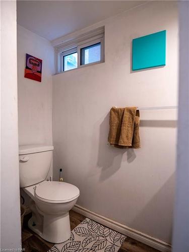 4 Vera Street, St. Catharines, ON - Indoor Photo Showing Bathroom