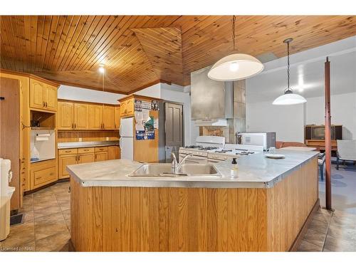 20 Tanbark Road, Niagara-On-The-Lake, ON - Indoor Photo Showing Kitchen