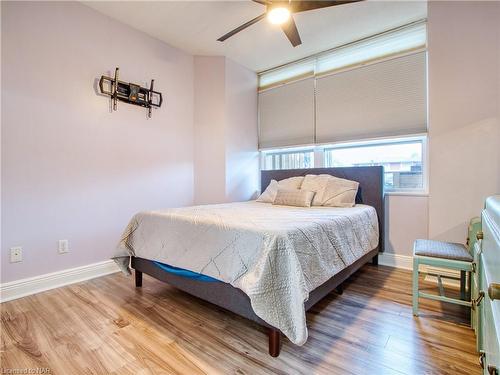 112-6350 Dorchester Road Road, Niagara Falls, ON - Indoor Photo Showing Bedroom