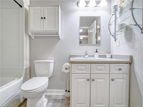 112-6350 Dorchester Road Road, Niagara Falls, ON - Indoor Photo Showing Bathroom
