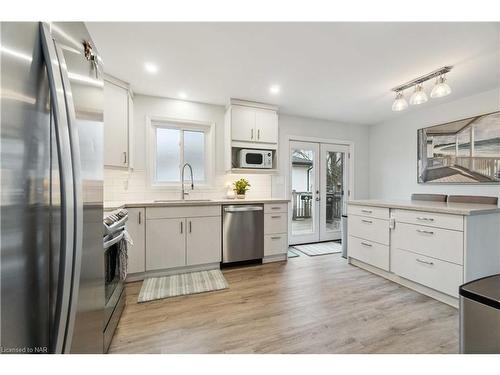 83 Gordon Avenue, Ridgeway, ON - Indoor Photo Showing Kitchen With Upgraded Kitchen
