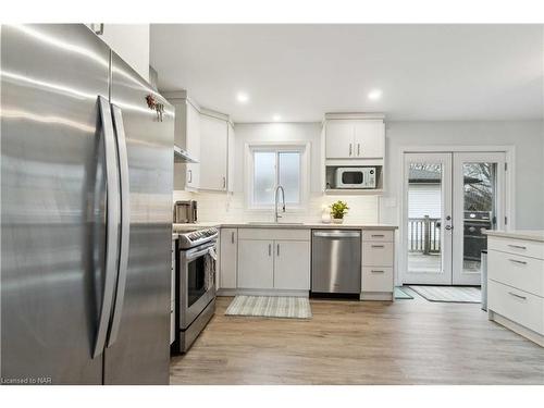 83 Gordon Avenue, Ridgeway, ON - Indoor Photo Showing Kitchen With Upgraded Kitchen