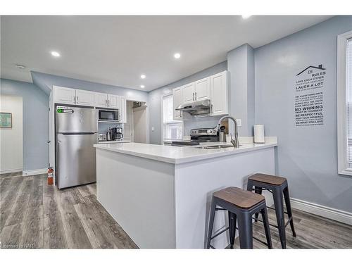 5241 Kitchener Street, Niagara Falls, ON - Indoor Photo Showing Kitchen With Upgraded Kitchen