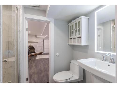 368 First Avenue, Welland, ON - Indoor Photo Showing Bathroom
