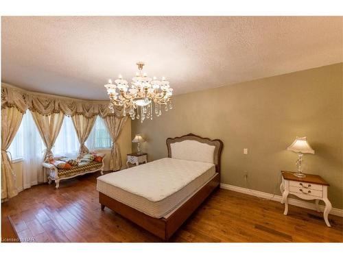 6542 January Drive, Niagara Falls, ON - Indoor Photo Showing Bedroom