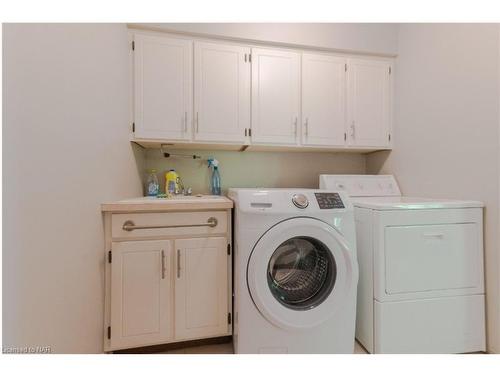 6542 January Drive, Niagara Falls, ON - Indoor Photo Showing Laundry Room