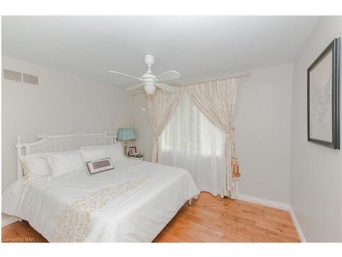 6542 January Drive, Niagara Falls, ON - Indoor Photo Showing Bedroom