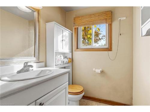 1248 Regional Road 24 Road, West Lincoln, ON - Indoor Photo Showing Bathroom