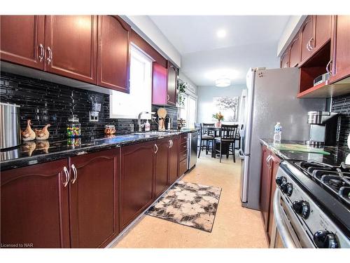 4974 Windgate Drive, Niagara Falls, ON - Indoor Photo Showing Kitchen