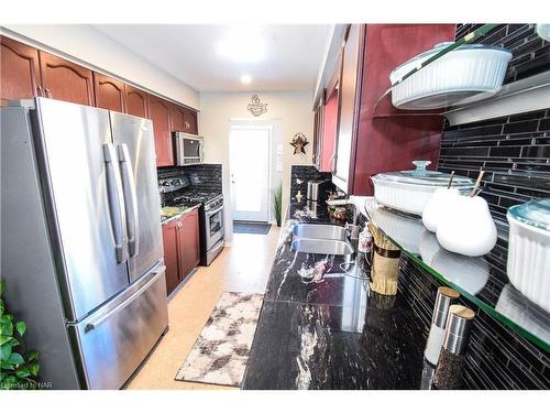 4974 Windgate Drive, Niagara Falls, ON - Indoor Photo Showing Kitchen With Double Sink