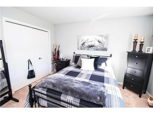 4974 Windgate Drive, Niagara Falls, ON - Indoor Photo Showing Bedroom