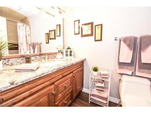 4974 Windgate Drive, Niagara Falls, ON - Indoor Photo Showing Bathroom