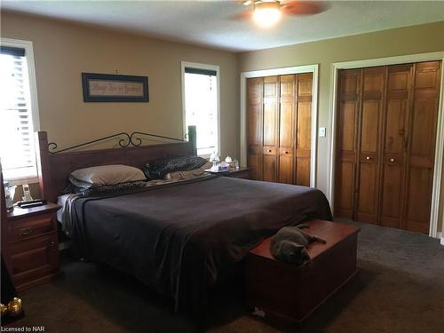 1193 Pettit Road, Fort Erie, ON - Indoor Photo Showing Bedroom