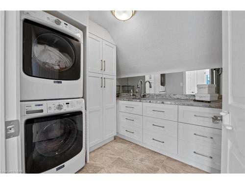 6411 January Drive, Niagara Falls, ON - Indoor Photo Showing Laundry Room
